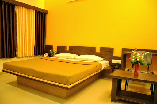 Hotel Om Executive, Jagtap Colony, Radhika Rd, Satara, Maharashtra 415002, India, Indoor_accommodation, state MH