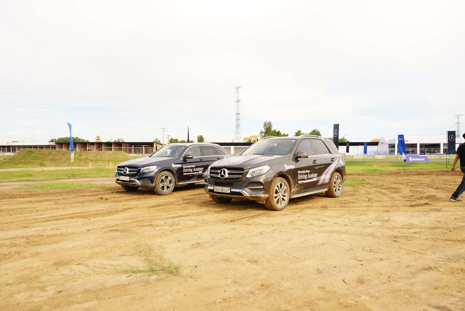 Trổ tài offroad 'nhẹ' cùng các dòng SUV của Mercedes Benz