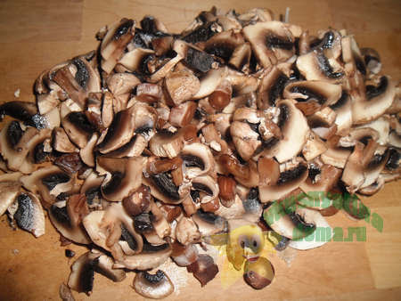 Режем грибы для начинки