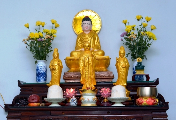 Bàn thờ Phật tại gia không cần quá cầu kỳ phức tạp