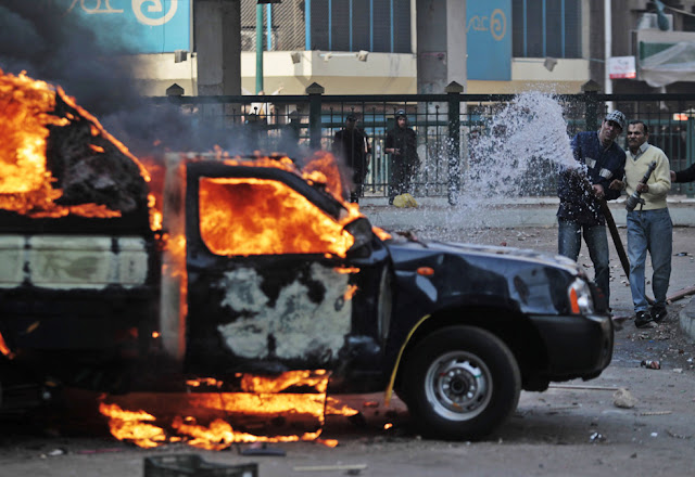 Egyptian Revolution شريف الحكيم Policecarfire1.28
