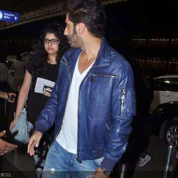 Arjun and Anshula Kapoor spotted at Mumbai airport. 