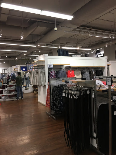 Clothing Store «Gap Factory Store», reviews and photos, 400 Fulton St, Brooklyn, NY 11201, USA