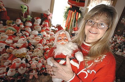 Sharon Bladgey sang kolektor boneka Santa Claus