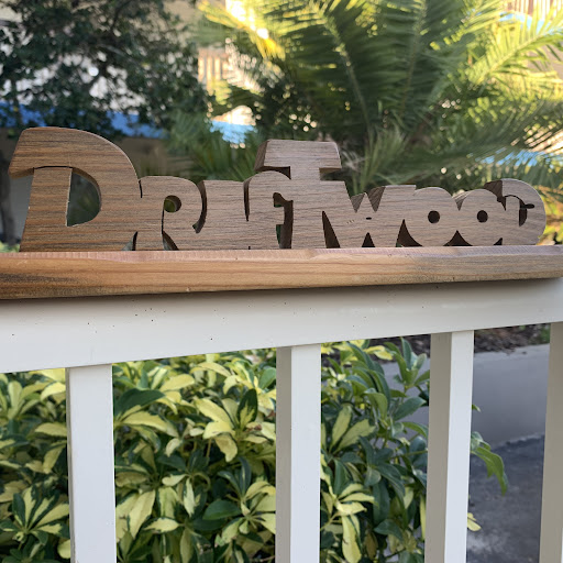 Driftwood Resort logo