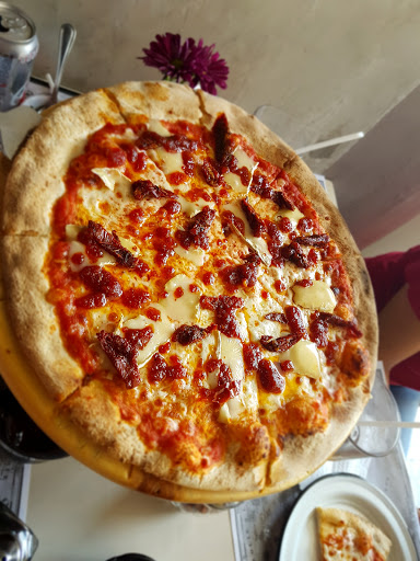 Luca Deli Pizza, Av Sta Margarita 4099, Jardín Real, 45136 Zapopan, Jal., México, Pizza a domicilio | JAL