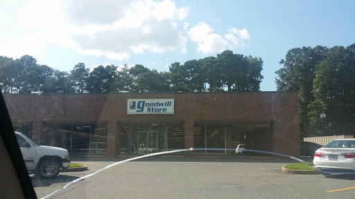 Thrift Store «Goodwill Store and Donation Center», reviews and photos, 2904 S University Ave, Little Rock, AR 72204, USA