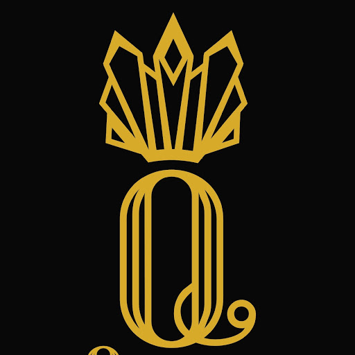 Queen Nails & Lashes logo