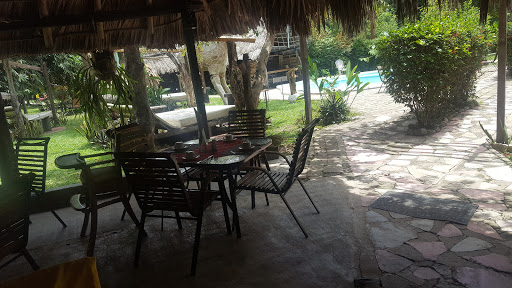 Hotel Cabañas Safari, Carretera Palenque-Zona Arqueológica Km 1, Palenque, 29960 Palenque, Chis., México, Hostal | CHIS