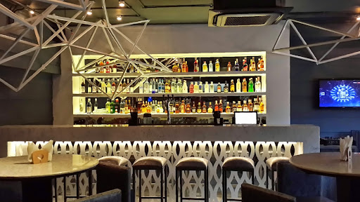 Waters - Pub & Grill, 36/37, Nirmal Avior, Opposite J&J, Lal Bahadur Shastri Marg, Mulund West, Mumbai, Maharashtra 400080, India, Cocktail_Bar, state MH