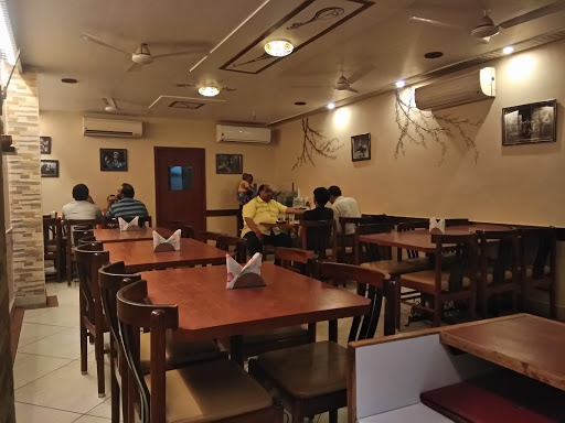 Ratna Cafe, Choti Saraiyaganj, Near Navyuvak Samiti, Muzaffarpur, Bihar 842001, India, Restaurant, state BR