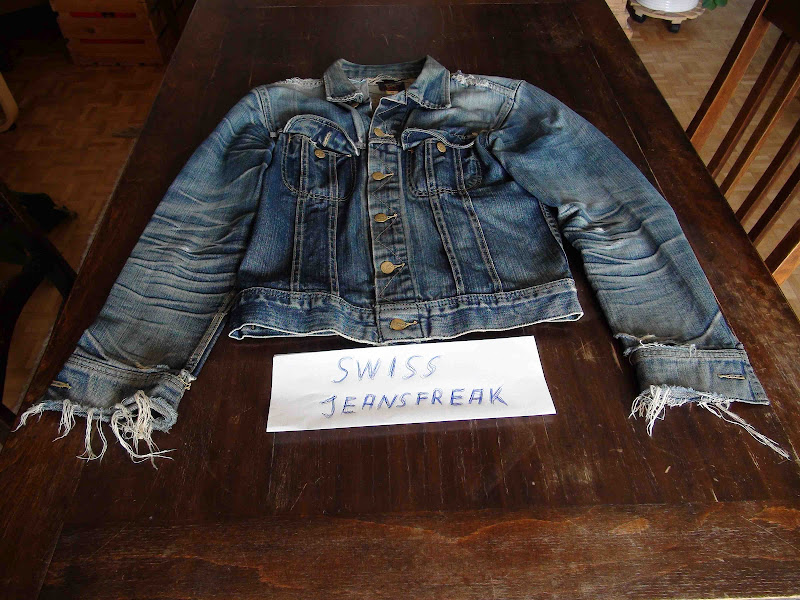 2012-08-10-Lee-denim-jacket-DSC03528-red.jpg