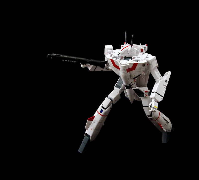 VF-1J_TV_Hikaru_Battroid_02.jpg