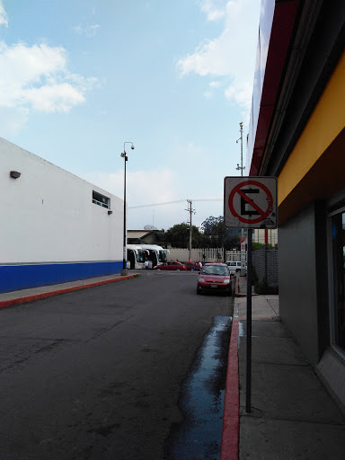 Oxxo Ciruelos, 5 de Febrero 2, Centro, 56900 Amecameca de Juárez, Méx., México, Tienda de ultramarinos | EDOMEX