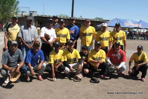 Equipo Agua y Drenaje en el softbol del Club Sertoma