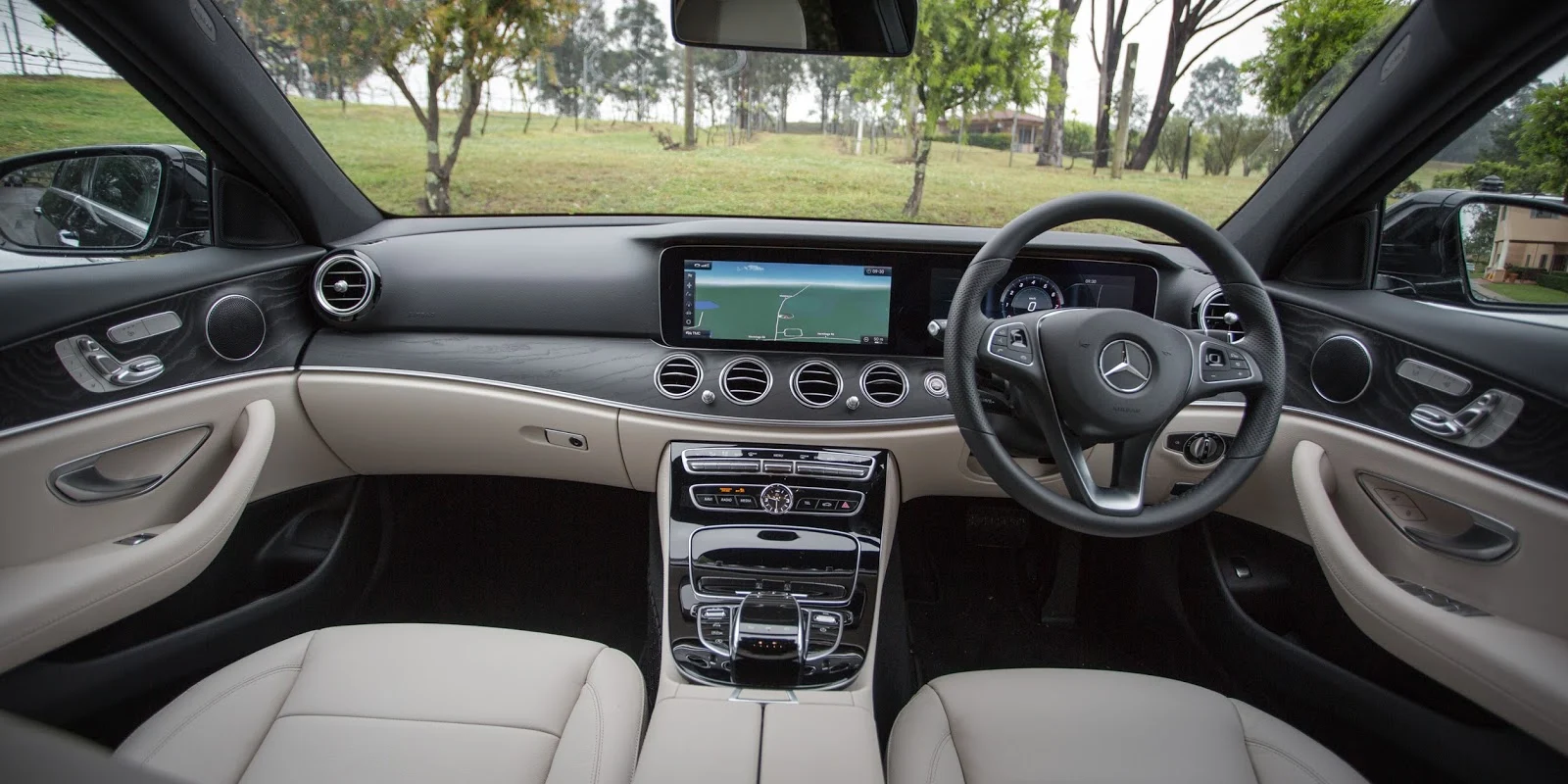 Khoang điều khiển của Mercedes Benz E200 2017 thực sự quá ấn tượng