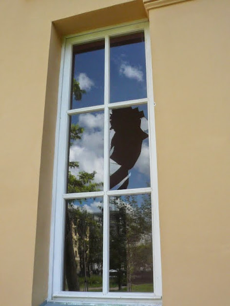 Окна, ставни, витражи, двери и ворота (фото)