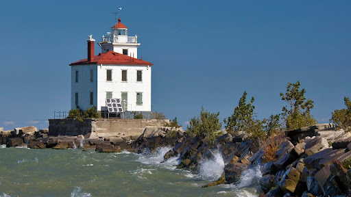 Fairport Harbor West Lighthouse, Lake Erie, Rairport Harbor, Ohio.jpg