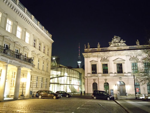 Palais am Festungsgraben