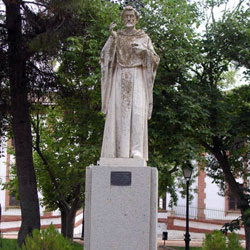  Estatua de Fray Luis de Leon en Belmonte (Cuenca)
