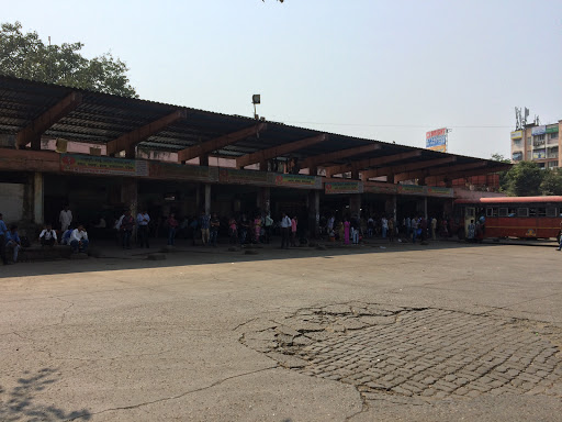 Maharashtra State Transport Bus Depot, Maharashtra State Transport Bus Depot, Opp Railway Station, Kalyan Station Rd, Bhanu Sagar Talkies, Bhanunagar Kalyan(West), Bhoiwada, Kalyan, Maharashtra 421301, India, Bus_Interchange, state MH