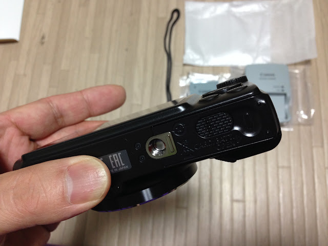 Canon PowerShot SX700 HSの本体下側