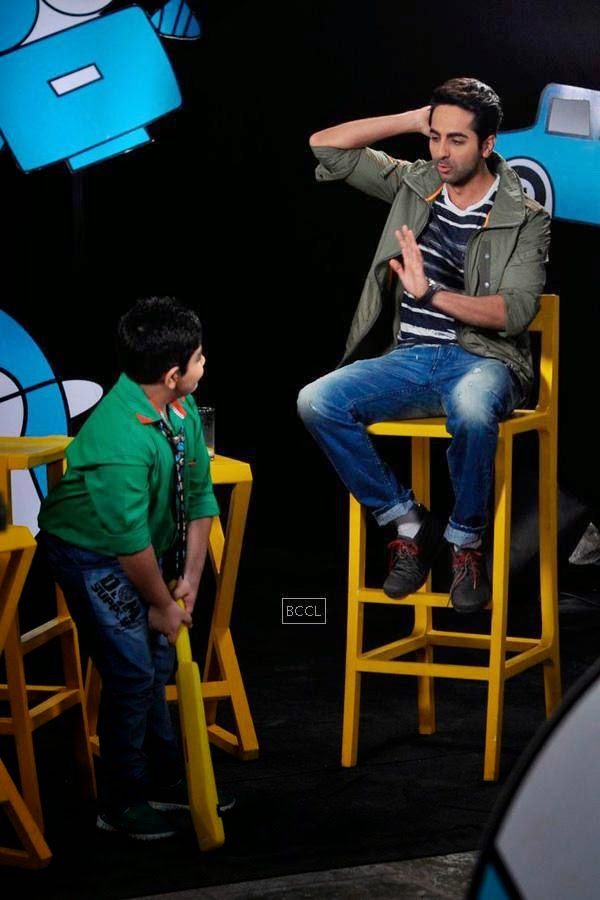 Ayushmann Khurrana with child actor Sadhil Kapoor on the sets of Disney's kids chat show Captain Tiao in Mumbai. (Pic: Viral Bhayani)
