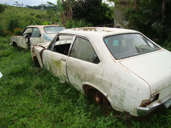 Abandonados em Curitiba Escombros%2520no%2520Marlene%2520Miranda%2520%252811%2529