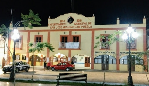 Municipio de San José Miahuatlan, Calle Reforma 1, Centro, 75970 San José Miahuatlán, Pue., México, Oficina de gobierno local | PUE
