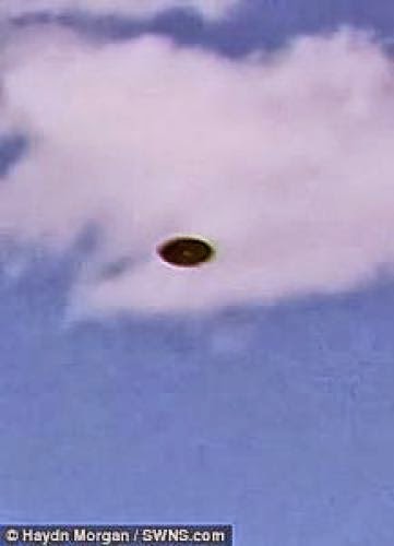A Pair Ufos Photographed By Former Navy Man In Coastal Town Of Kingswear Uk