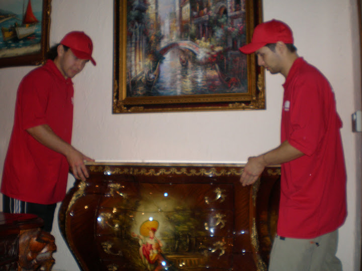 Columbia Moving Systems really do recommend using professionals to handle the movement of your antique and fine-art items.