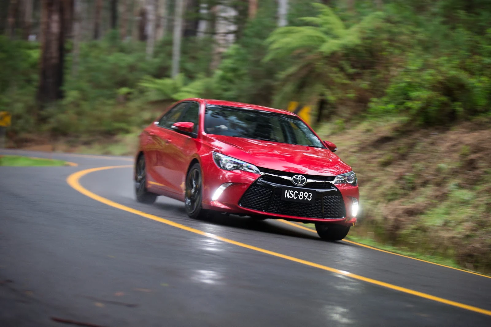 Đánh giá xe Toyota Camry 2016