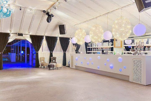 Gallery club