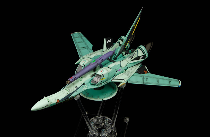 RVF-25_Luca_Fighter_09.jpg