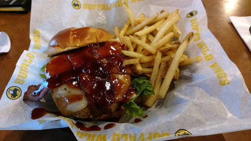 Chicken Wings Restaurant «Buffalo Wild Wings», reviews and photos, 774 Queen St, Southington, CT 06489, USA