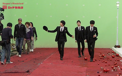 [Fotos] JYJ “Cantando en la lluvia” Fotos del CF Making de la pagina web de Lotte  Makingjyjlotte