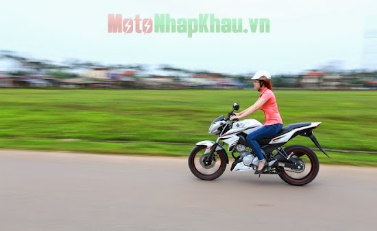Người đẹp Việt sánh đôi cùng Yamaha FZ150i | Moto Nhập Khẩu, Moto Phân ...