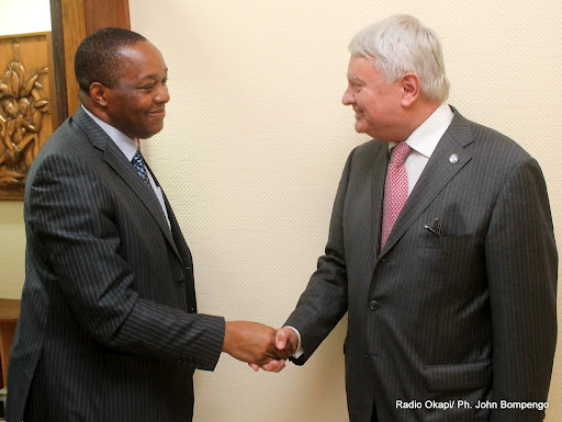 Alphonse Ntumba Luaba et Hervé Ladsous. Radio Okapi/ Ph. John Bompengo