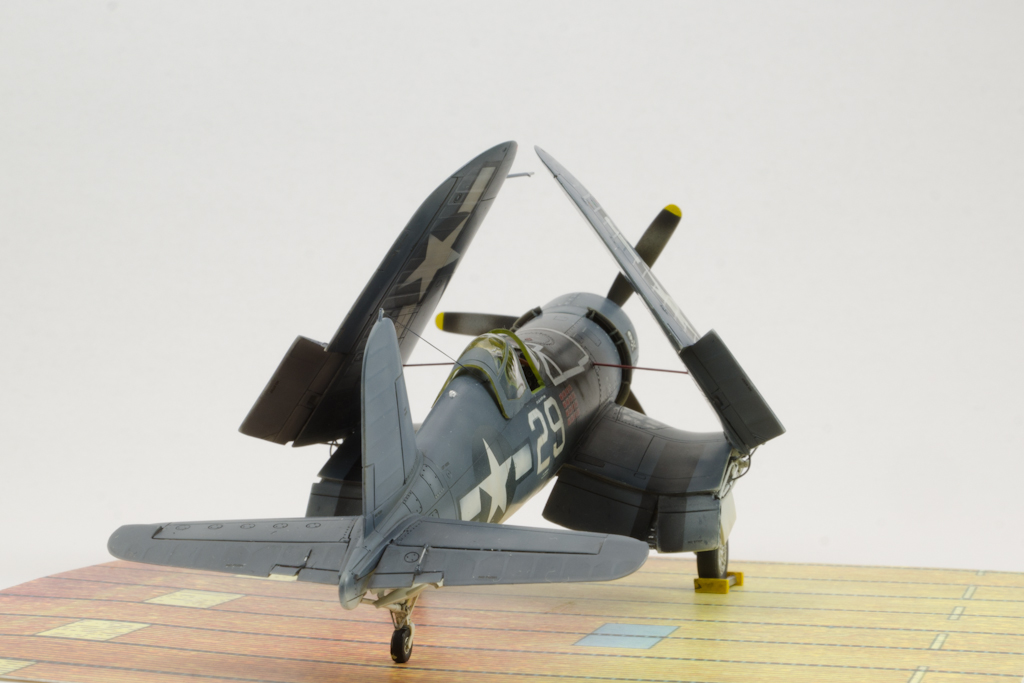 F4U Corsair avec ailes repliées Tamiya Cors-25