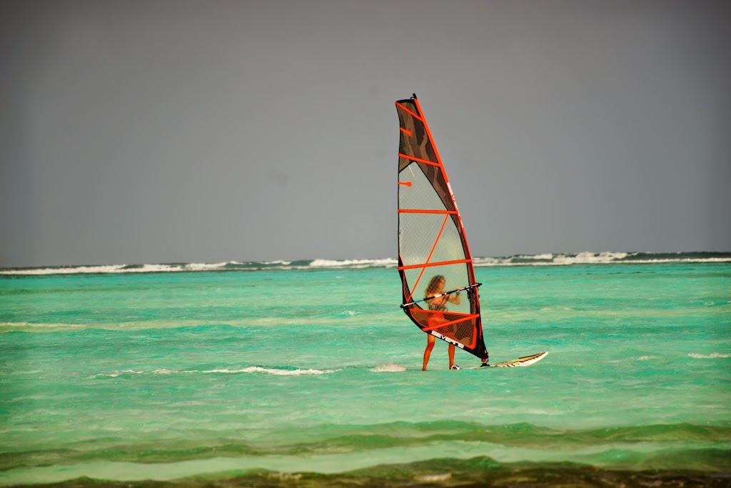 Bonaire windsurfing in lac bay