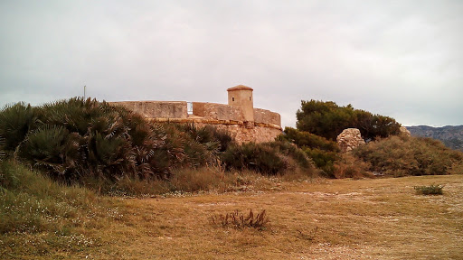 Les Tres Cales