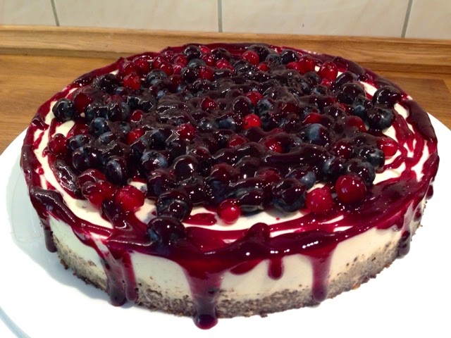 olles *Himmelsglitzerdings*: Blaubeer-Torte mit Oreo-Nuss-Knusperboden