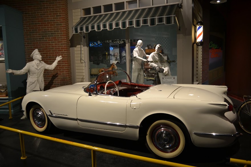 Музей корветтов, Боулинг Грин, Кентукки (National Corvette Museum,  Bowling Green, KY)