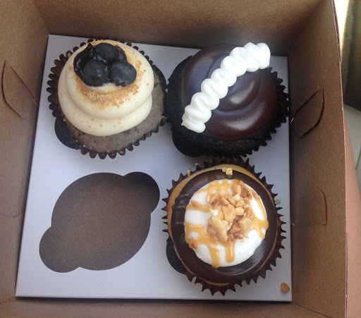 Bakery «Smallcakes Cupcakery», reviews and photos, 3209 N Oak Street Extension, Valdosta, GA 31605, USA