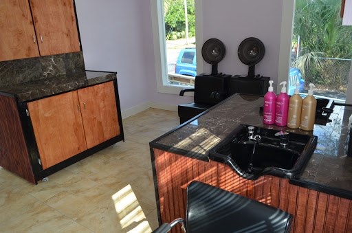 Beauty Salon «Glass Slipper Beauty Salon», reviews and photos, 536 NW Orange St, Lake City, FL 32055, USA