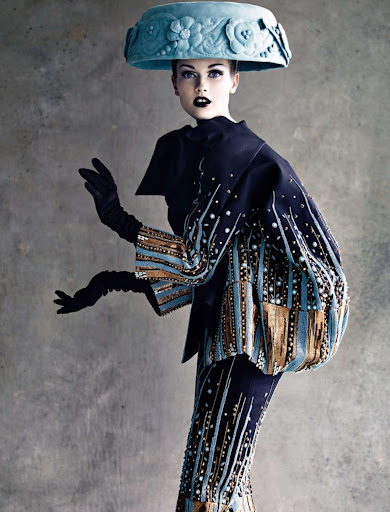 Harpers-Bazaar-Rusia-12-2011-Dior Haute Couture