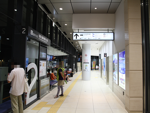 鹿児島中央駅前　南国交通BT　待合室内