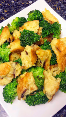 Recipe for Matzo Brei with Parmesan: in this example I scrambled it with a bit of broccoli