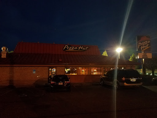 Pizza Restaurant «Pizza Hut», reviews and photos, 725 SW Oak St, Hillsboro, OR 97123, USA