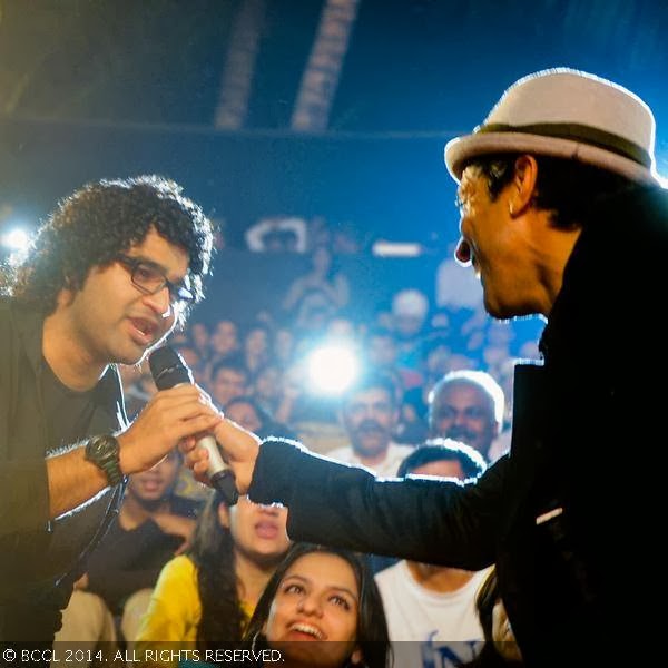 Farhan Akhtar with Siddharth Mahadevan during his live performance at Bandra Fort, in Mumbai, on January 26, 2014.